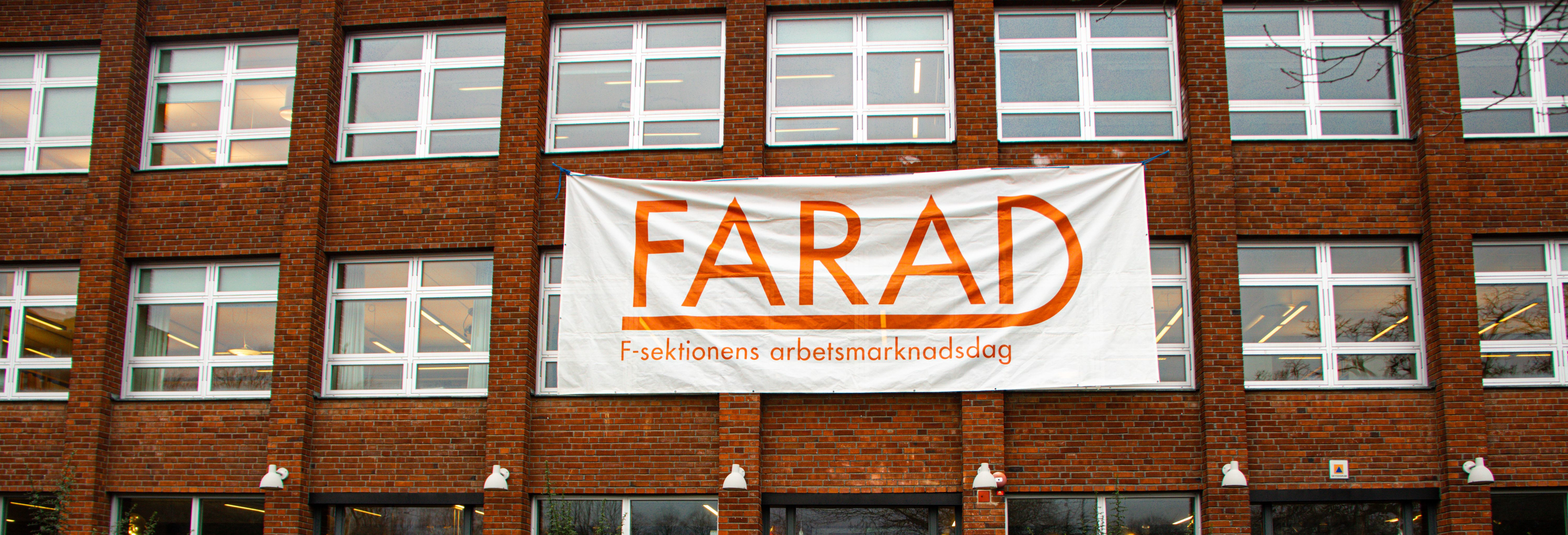 FARAD-banderoll på Matematikhuset